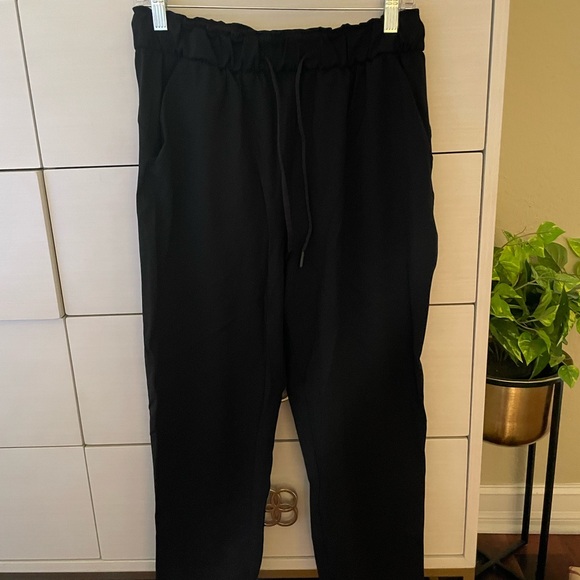 Women’s Lululemon Black Pants - Picture 1 of 4